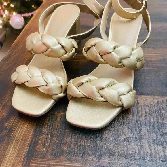 Crown & Ivy Champange/ Gold heels size 6.5 - Picture 2 of 5